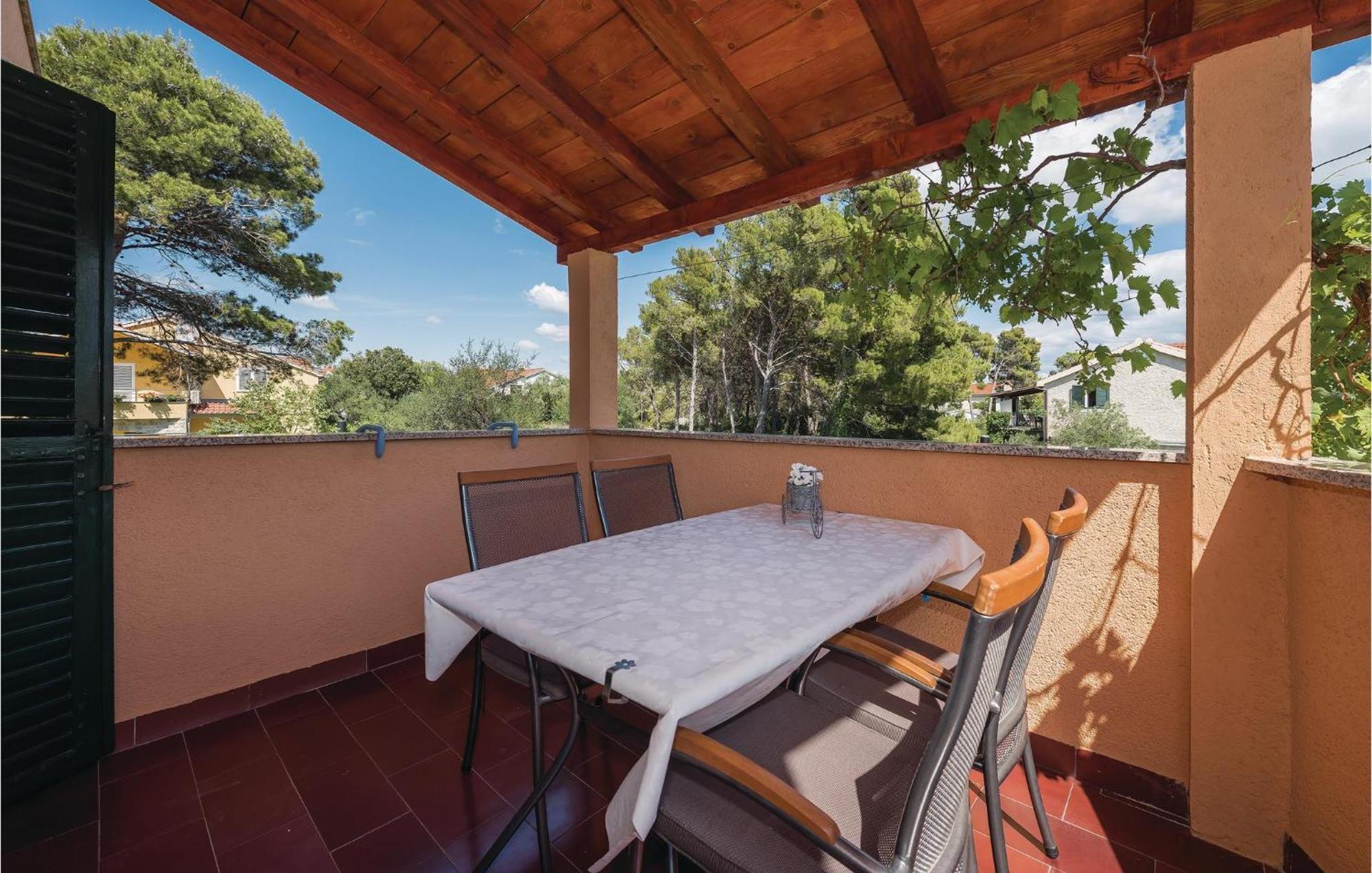 Awesome Apartment In Jadrija With Wifi ภายนอก รูปภาพ