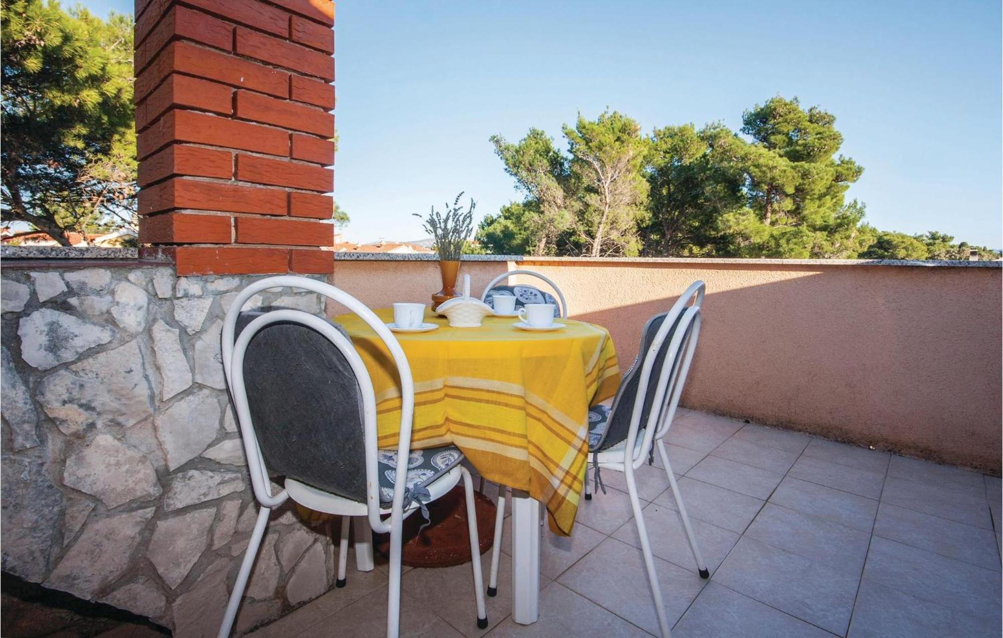 Awesome Apartment In Jadrija With Wifi ภายนอก รูปภาพ