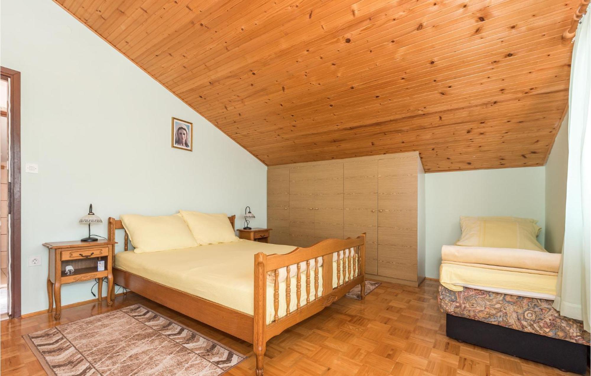 Awesome Apartment In Jadrija With Wifi ภายนอก รูปภาพ
